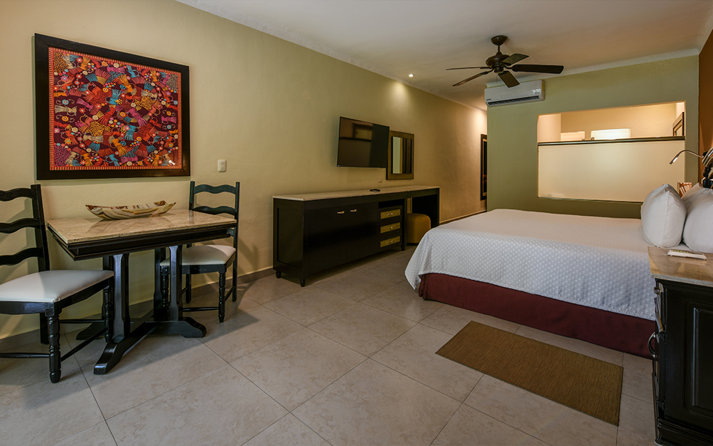 Swim Up Junior Suite