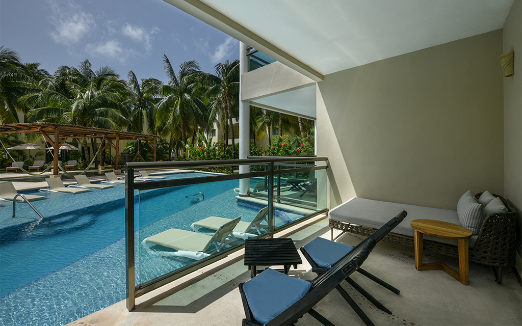 Swim Up Suite