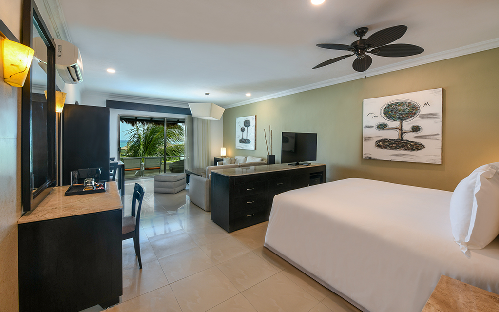 Private Pool Suite