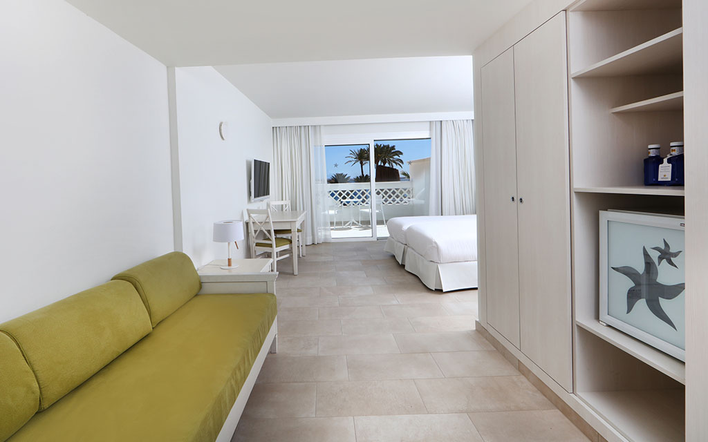 Double Sea View Priority