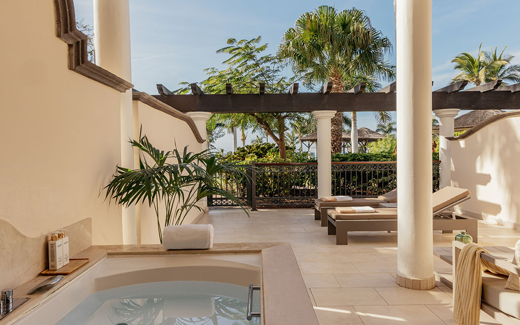 Junior Suite with Large Terrace & Whirpool
